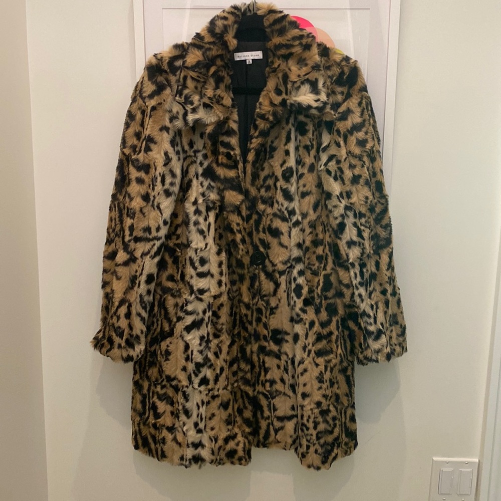 Super cute leopard print coat. Great dressed up or down with jeans